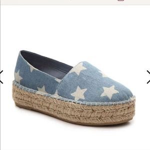 Denim espadrille.